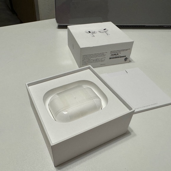 AirPods Pro - Normal Use - Picture 8 of 11